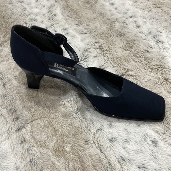 [8.5] Vintage Stuart Weitzman Square Toe Ankle Strap Heel | in Rich Navy Blue - Picture 10 of 13